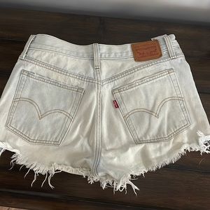 Light denim Levi shorts